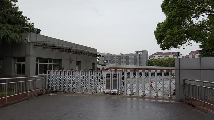 闵行区政府西门
