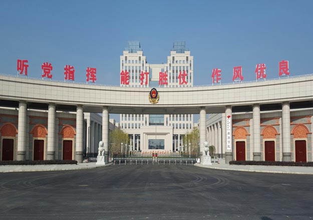 中国武警部队选用亦德13套电动伸缩门、多批岗亭